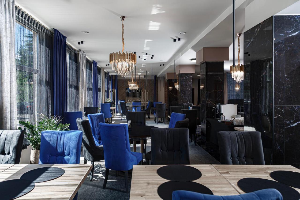 Hotel Cristal Park Tarnow Bagian luar foto