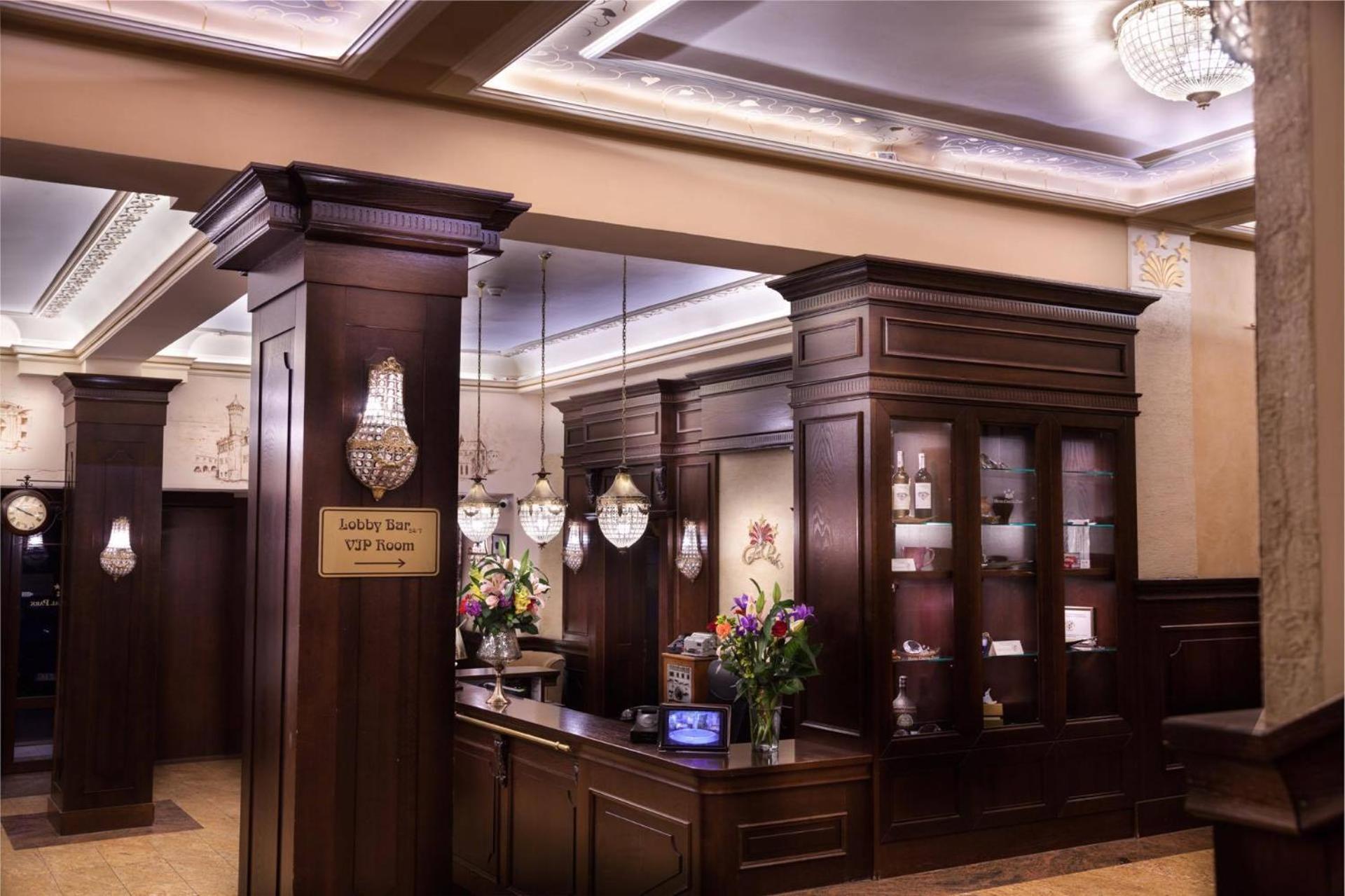 Hotel Cristal Park Tarnow Bagian luar foto