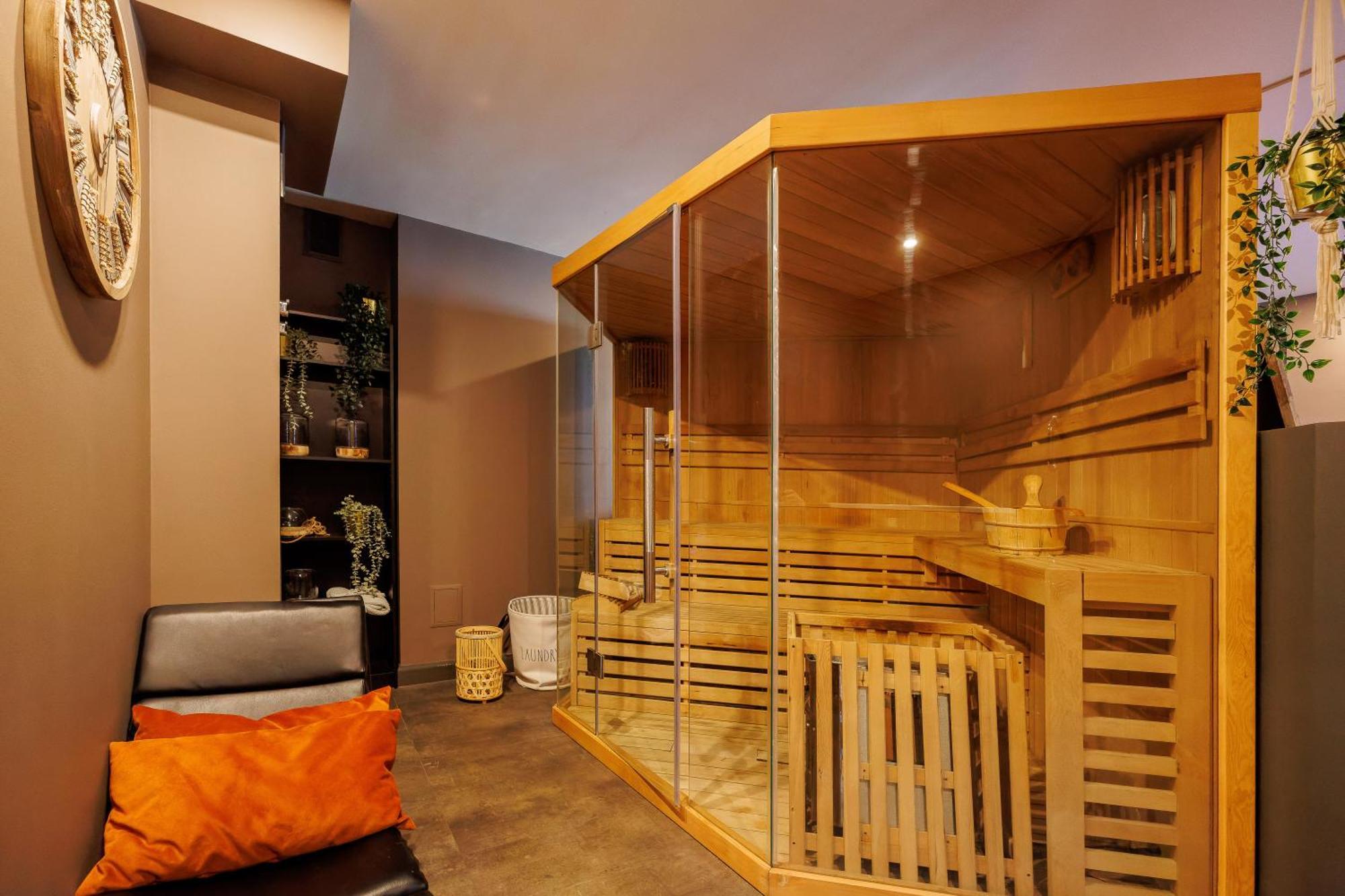 Hotel Cristal Park Tarnow Bagian luar foto