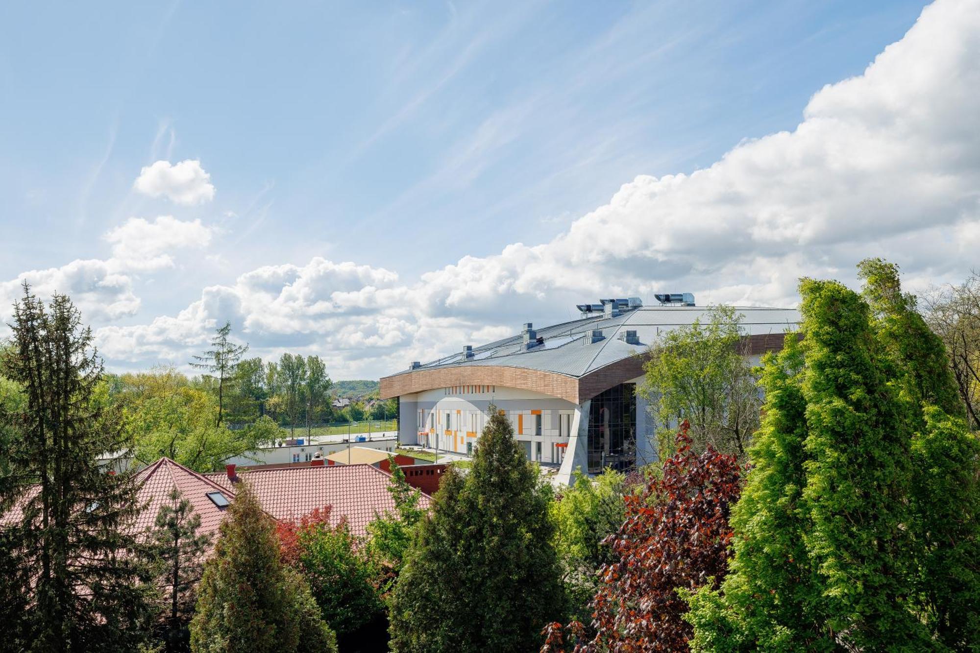 Hotel Cristal Park Tarnow Bagian luar foto