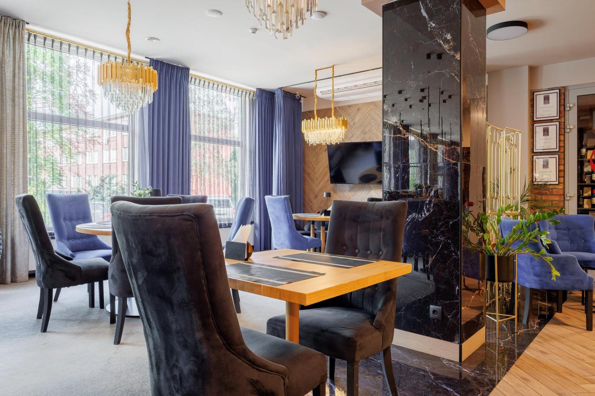 Hotel Cristal Park Tarnow Bagian luar foto