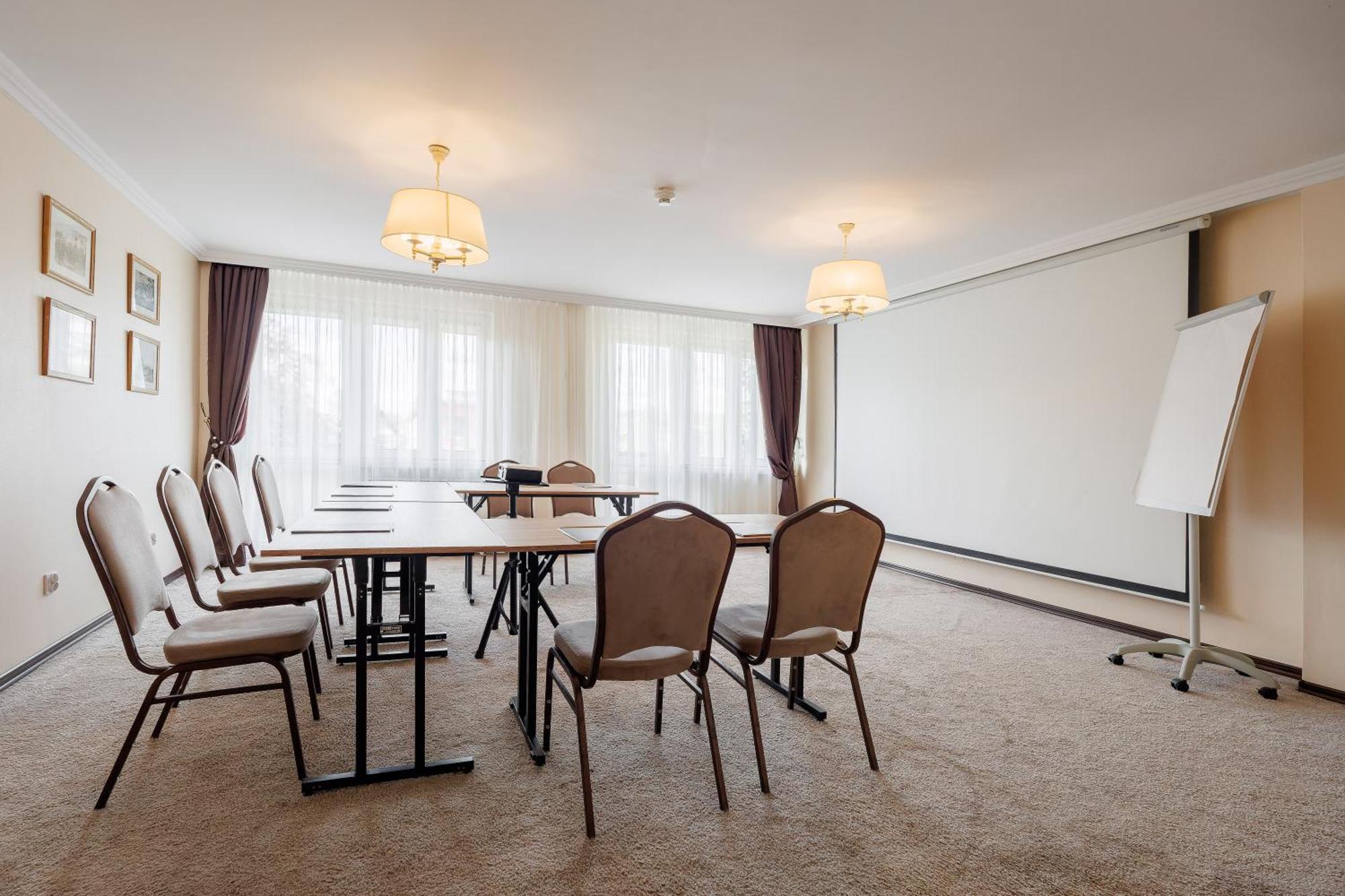 Hotel Cristal Park Tarnow Bagian luar foto