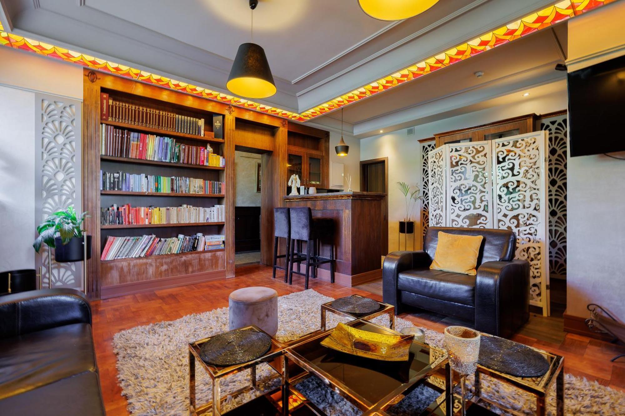 Hotel Cristal Park Tarnow Bagian luar foto