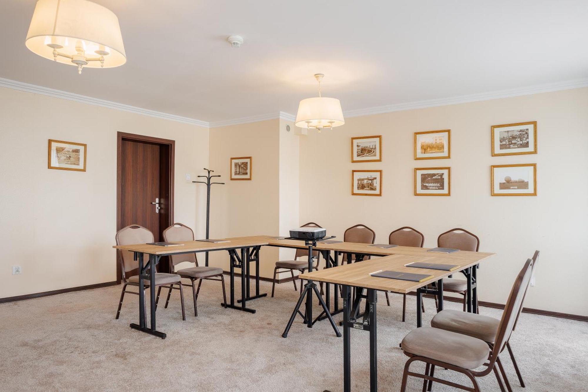 Hotel Cristal Park Tarnow Bagian luar foto