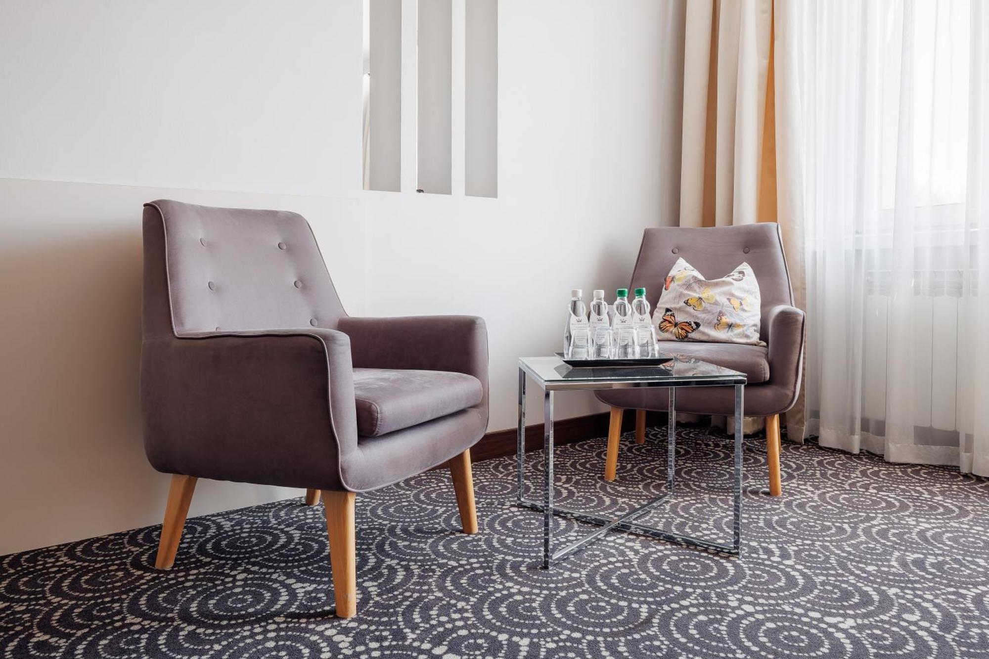 Hotel Cristal Park Tarnow Bagian luar foto