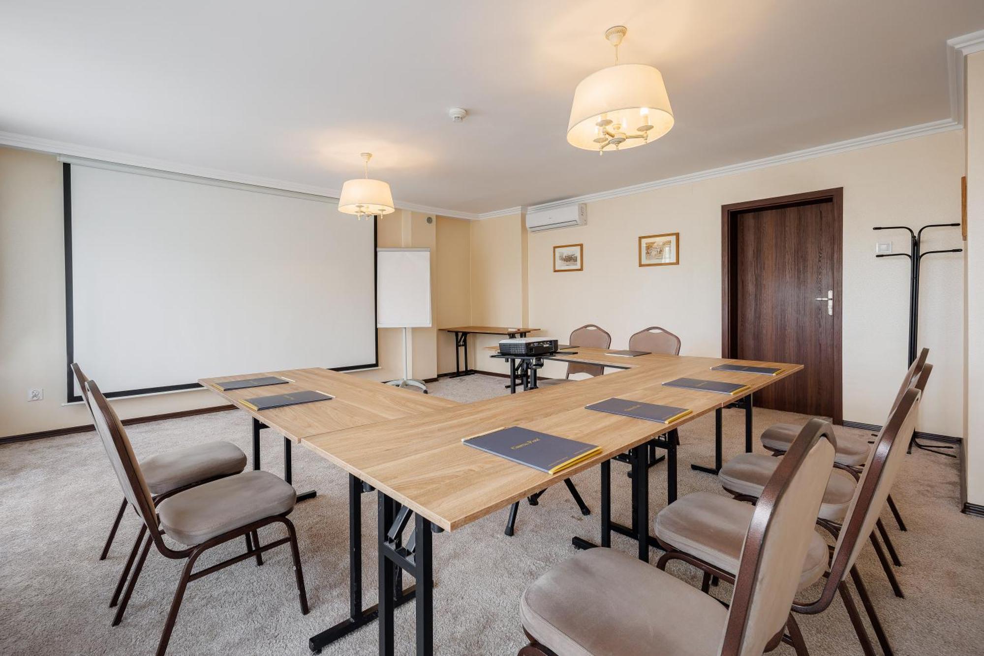 Hotel Cristal Park Tarnow Bagian luar foto