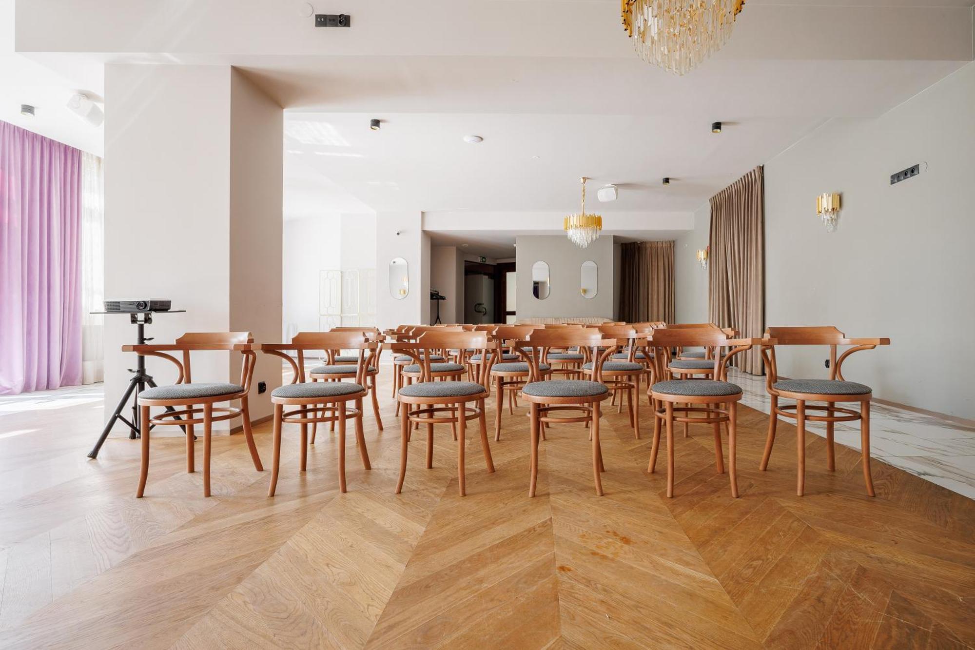 Hotel Cristal Park Tarnow Bagian luar foto